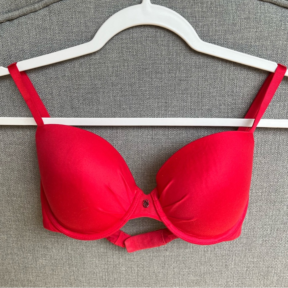 Fabulous by Victoria’s Secret Red Lined Demi Bra, 32D